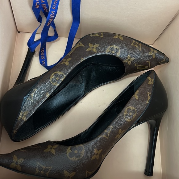 Used Luis vuitton pumps - Picture 3 of 12